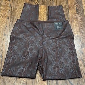 Simply Vera snake print brownie high rise leggings size L